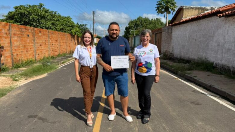 Moradores de Piripiri comemoram entrega de obras de pavimentação executadas pelo OPA