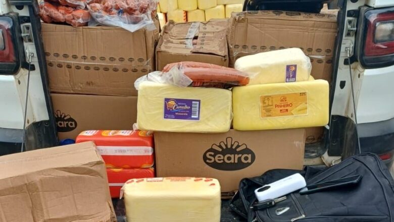 PRF apreende R$ 16 mil em queijo e embutidos em veículo roubado no PI