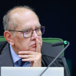 Oposição articula impeachment de Gilmar Mendes