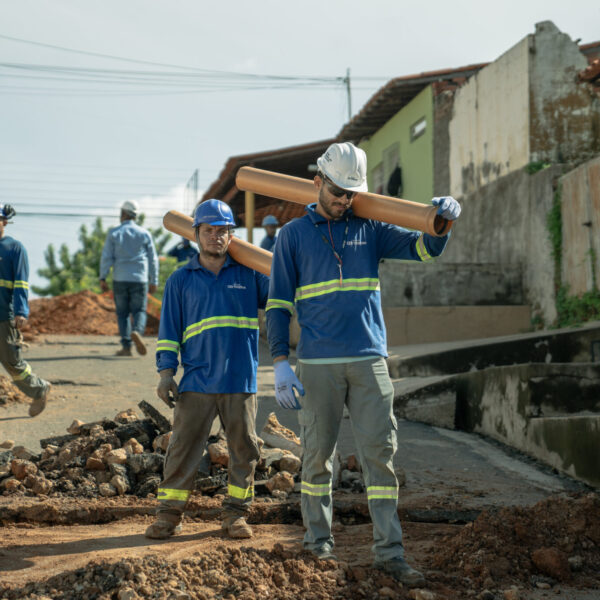 Águas de Teresina amplia rede de esgoto com novas obras em seis bairros da capital