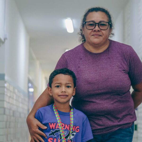 Centro especializado já realizou 20 mil atendimentos; famílias comemoram desenvolvimento de crianças com autismo