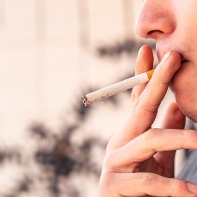 Governo aumenta imposto sobre cigarros para compensar ações sobre combustíveis
