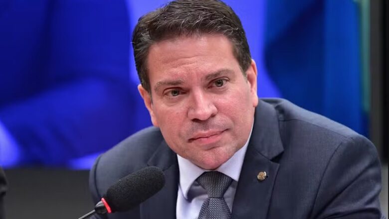 ICE diz à PF que Alexandre Ramagem pode aguardar conclusão do processo de asilo em liberdade nos EUA