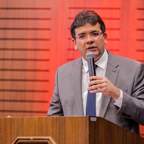 Rafael Fonteles é a favor do fim da escala 6×1 e espera que lei seja aprovada