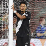 Lesão de atacante vira preocupação no Vasco em meio ao Campeonato Brasileiro