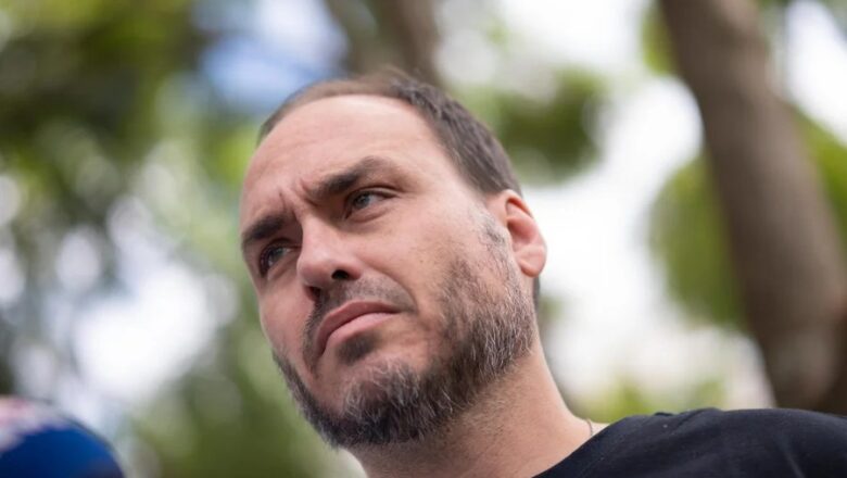 Carlos Bolsonaro anuncia pré-candidatura ao Senado em SC