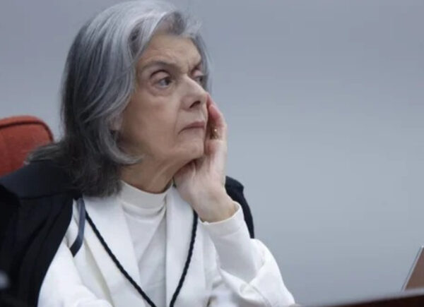 Cármen segue Moraes e vota para condenar Eduardo Bolsonaro por difamação contra Tabata