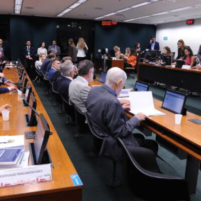 CCJ da Câmara dá aval à proposta que acaba com a escala 6×1