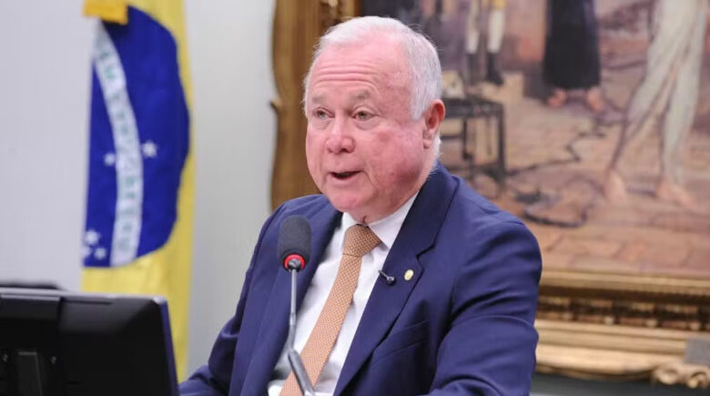 Escala 6×1: CCJ da Câmara vota relatório que dá aval à tramitação de PECs