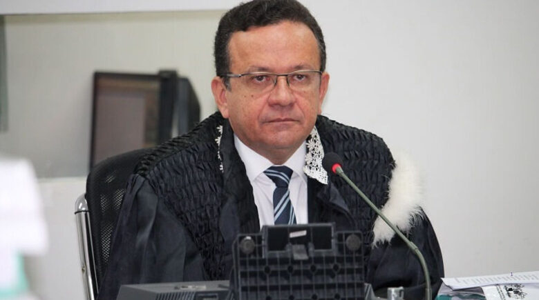 Desembargador Sebastião Ribeiro faz alerta sobre o uso de IA nas eleições