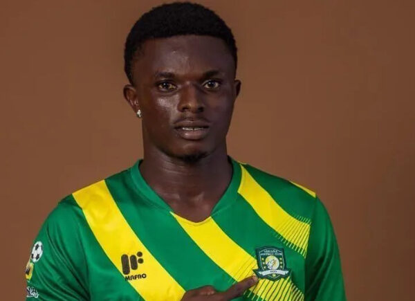 Ataque a ônibus de clube por assaltantes termina com morte de jogador em Gana