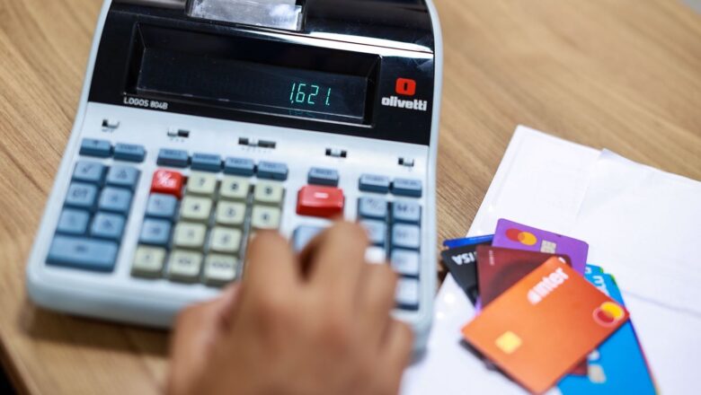 Governo prepara linha de crédito para médias empresas endividadas