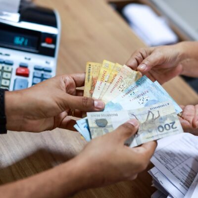 Dívidas atingem mais de dois terços dos brasileiros, aponta pesquisa