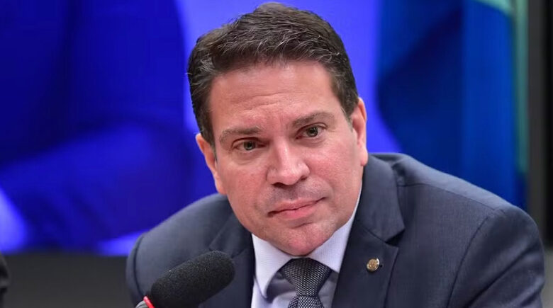 Ex-deputado Alexandre Ramagem deixa a prisão nos Estados Unidos