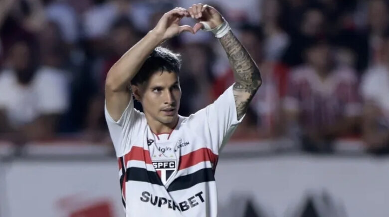 São Paulo goleia Cruzeiro com 3 gols de Ferreira e encosta na liderança do Brasileirão