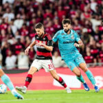 Flamengo vence o Santos de virada no Maracanã e entra no G-6