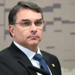 Flávio Bolsonaro processa X após críticas; empresa cita liberdade de expressão