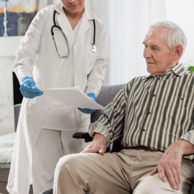 Acompanhamento médico regular garante mais saúde e autonomia na terceira idade