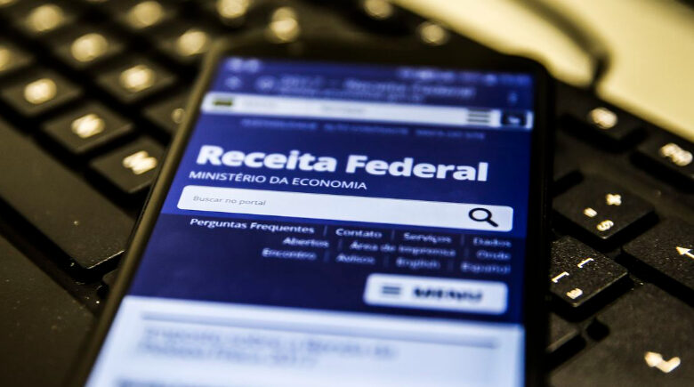 É melhor fazer a declaração do Imposto de Renda completa ou simplificada?