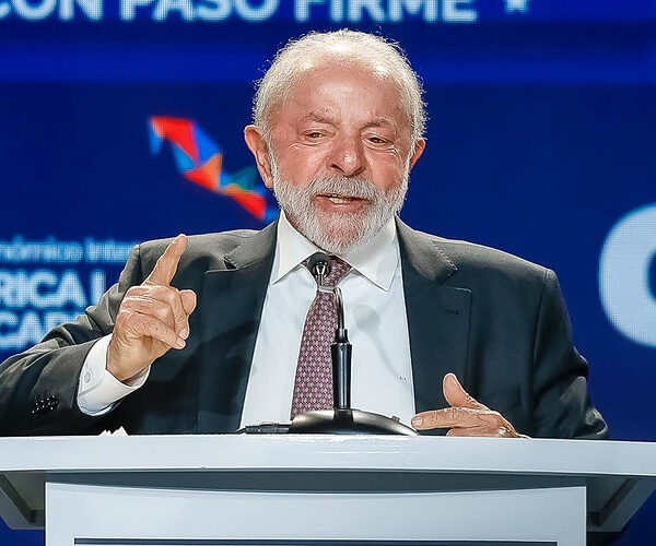 Lula chega à Alemanha para assinar parcerias comerciais e de inovação