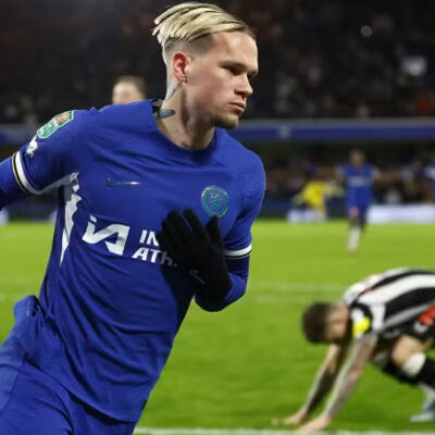 Atacante que custou R$ 400 milhões ao Chelsea é suspenso por 4 anos por doping