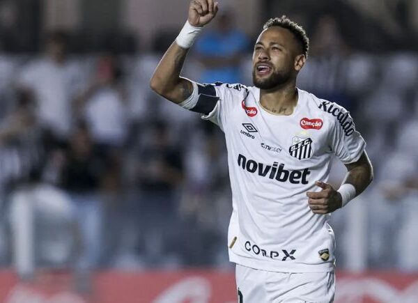 Neymar tira satisfação com torcida e rebate: “Sou mimado? Estou dando a vida irmão”