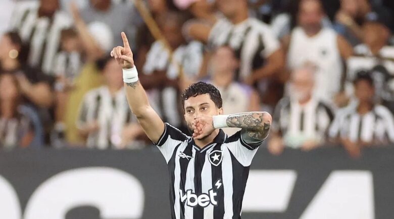 Com gol de Alex Telles no fim da partida, Botafogo vence a Chapecoense pela Copa do Brasil