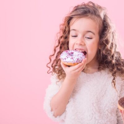 Evitar açúcar na infância reduz risco de infarto e AVC, indica pesquisa