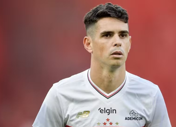 Oscar anuncia aposentadoria após susto de saúde no São Paulo