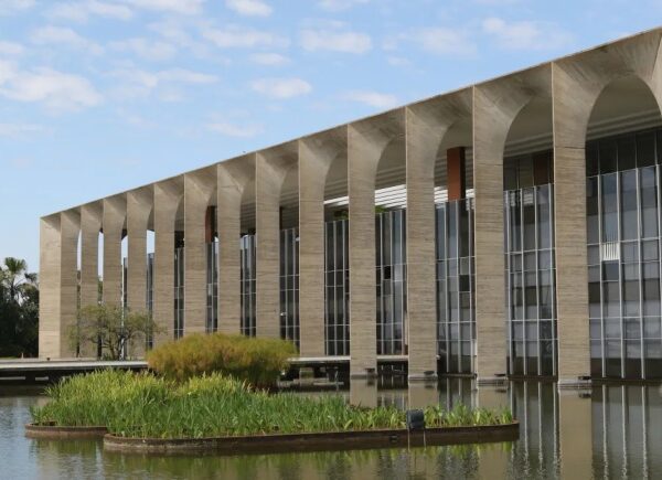 Itamaraty se reúne com embaixada dos EUA para tratar sobre expulsão de delegado