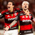 Flamengo vence Bahia e segue na perseguição à liderança do Brasileirão
