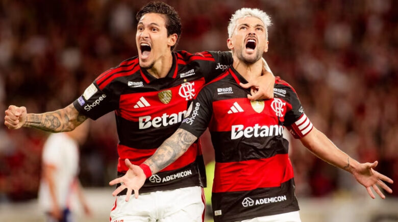 Flamengo vence Bahia e segue na perseguição à liderança do Brasileirão