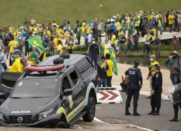 Moraes autoriza prisão domiciliar para ao menos 18 idosos condenados pelo 8 de Janeiro