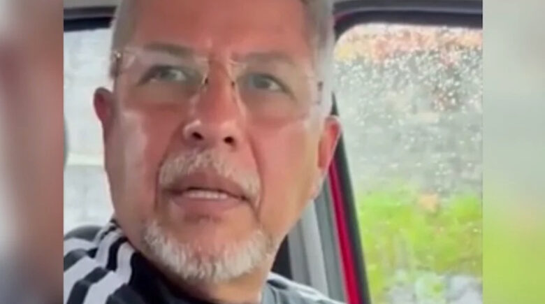 Policial que ameaçou decapitar ex-companheira a arrastou para o carro e a seguiu até a delegacia