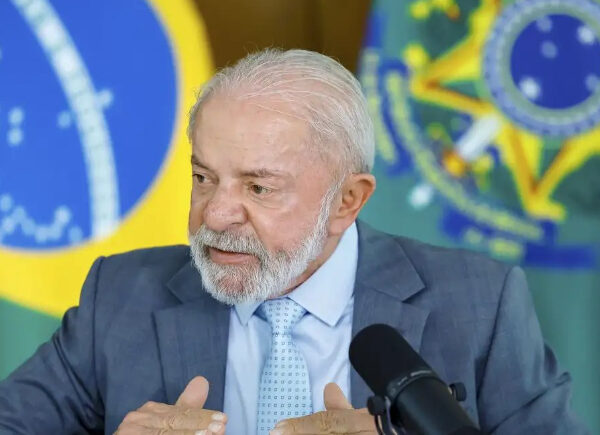 Lula diz que levará jabuticaba a Trump para “acalmar” o presidente