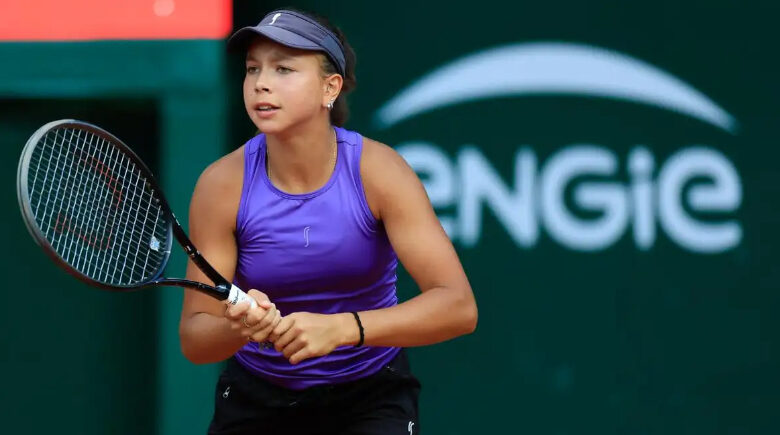Brasileira de 13 anos vence Roland Garros Junior Series e choca o mundo do tênis