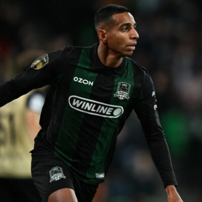 Santos retoma negociações por ex-jogador do Botafogo, que avalia retorno ao Brasil