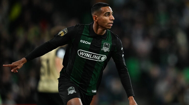 Santos retoma negociações por ex-jogador do Botafogo, que avalia retorno ao Brasil