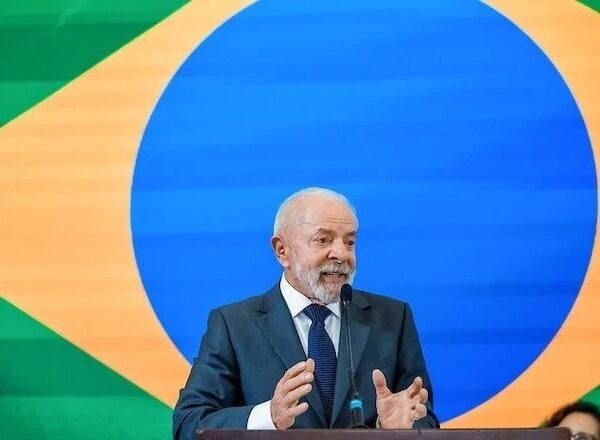 Avaliação negativa de Lula fica em 40%, e aprovação cai