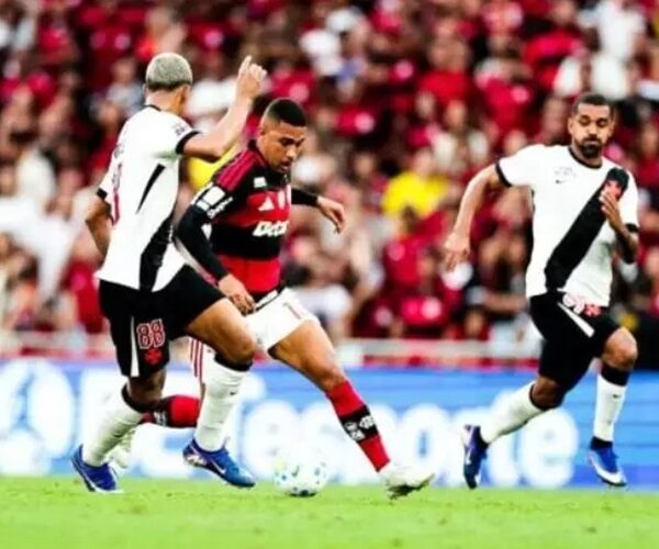 Vasco marca no último lance e arranca empate com o Flamengo pelo Brasileirão
