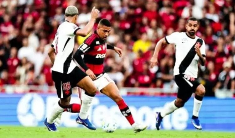 Vasco marca no último lance e arranca empate com o Flamengo pelo Brasileirão