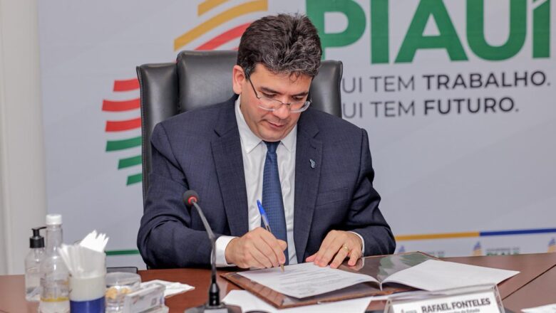 Rafael Fonteles assina ordem de serviço para execução da etapa final da Vila Olímpica de Parnaíba