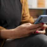 Ficar sem internet no celular pode aumentar a felicidade? Veja o que diz estudo