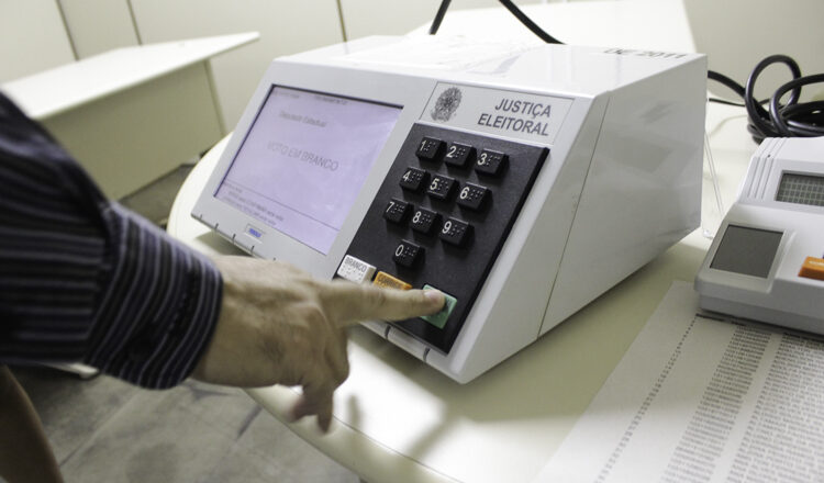 Como ser mesário voluntário na eleição? Veja quem pode se inscrever e benefícios