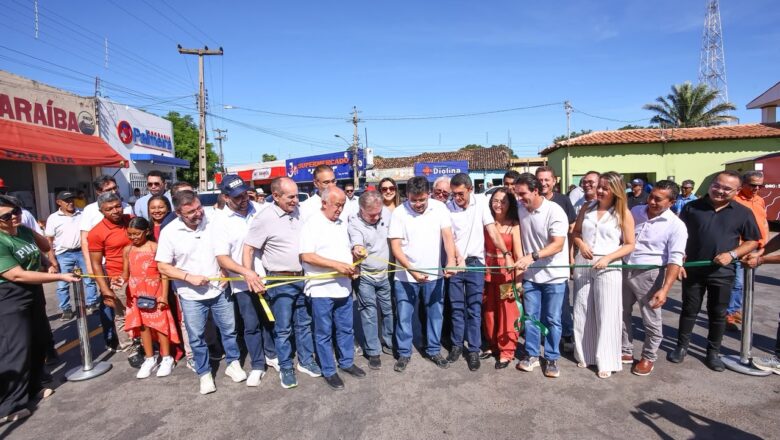 Rafael Fonteles visita obras de asfalto em 14 ruas de Santa Luz e destaca saúde e educação como prioridades no município