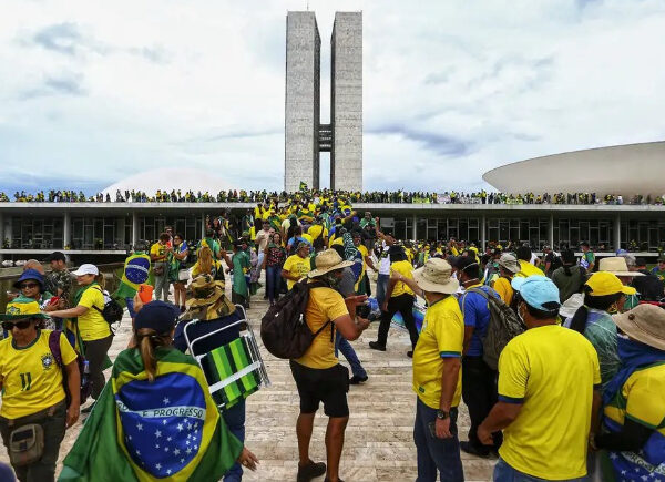 52% dos brasileiros são contra reduzir penas de condenados no 8 de janeiro
