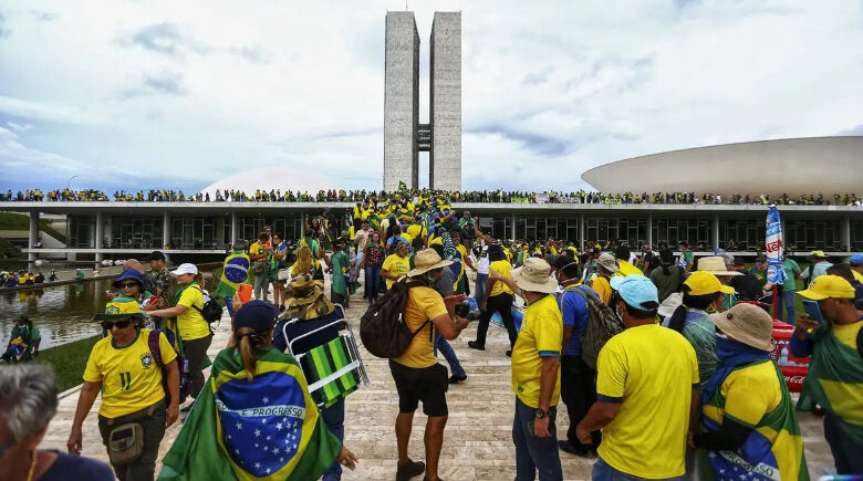 52% dos brasileiros são contra reduzir penas de condenados no 8 de janeiro