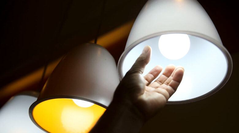 Conta de luz mais cara: com El Niño, país deve ter bandeira vermelha por mais tempo