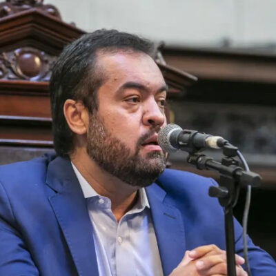 Cláudio Castro é alvo de operação no Rio contra aportes no Banco Master
