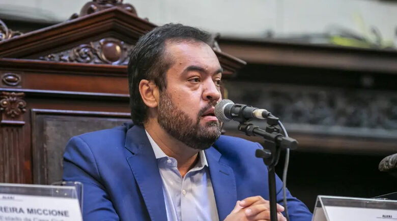 Cláudio Castro é alvo de operação no Rio contra aportes no Banco Master
